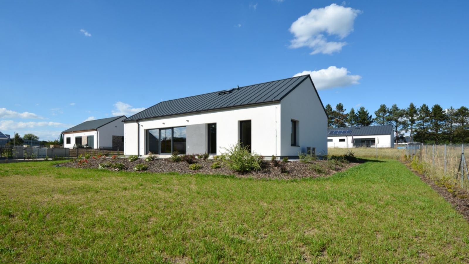Bungalov v obci Mcely